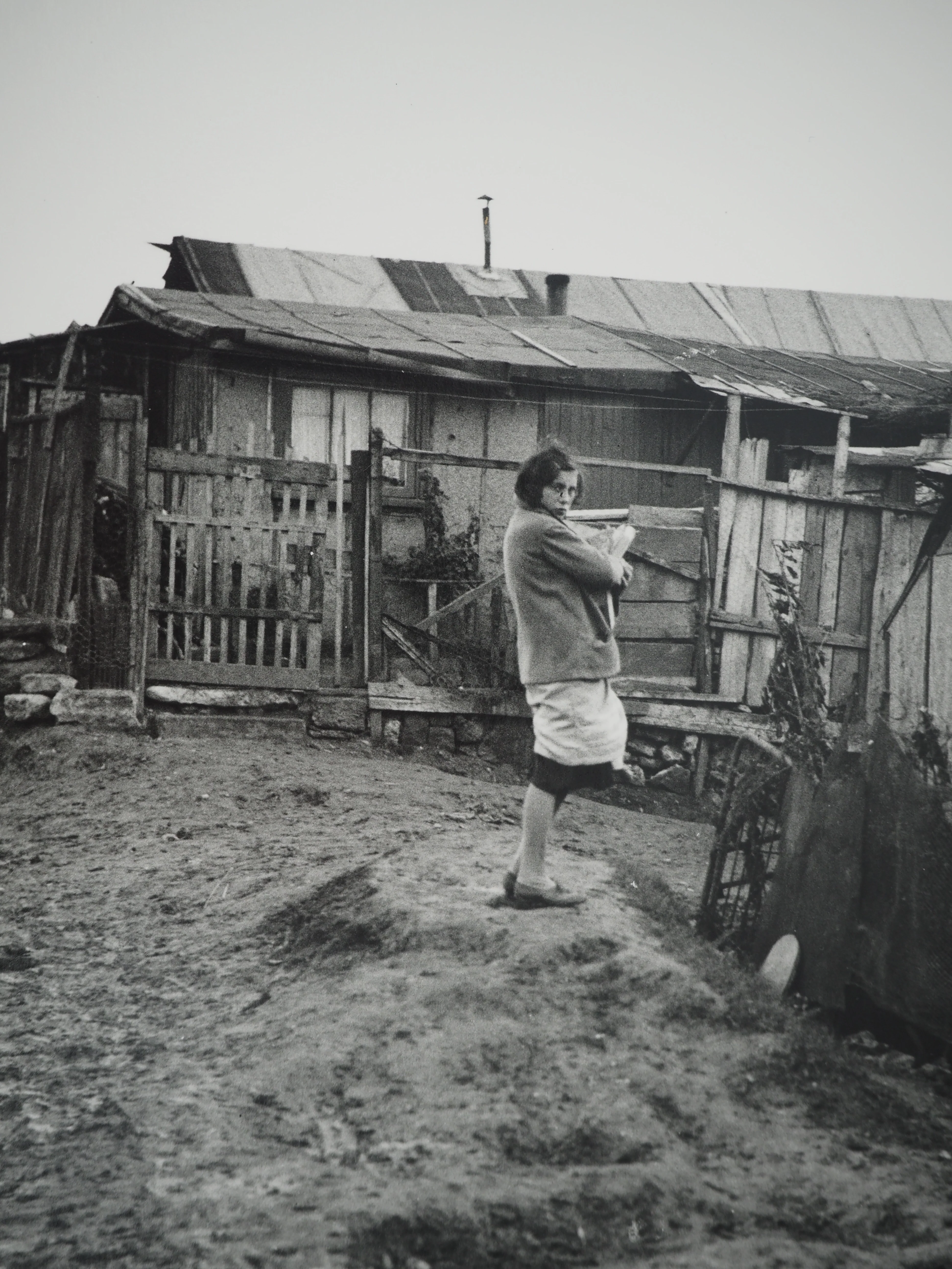 Dora MAAR : Jeune fille rentrant des courses, Photographie originale - Image 4
